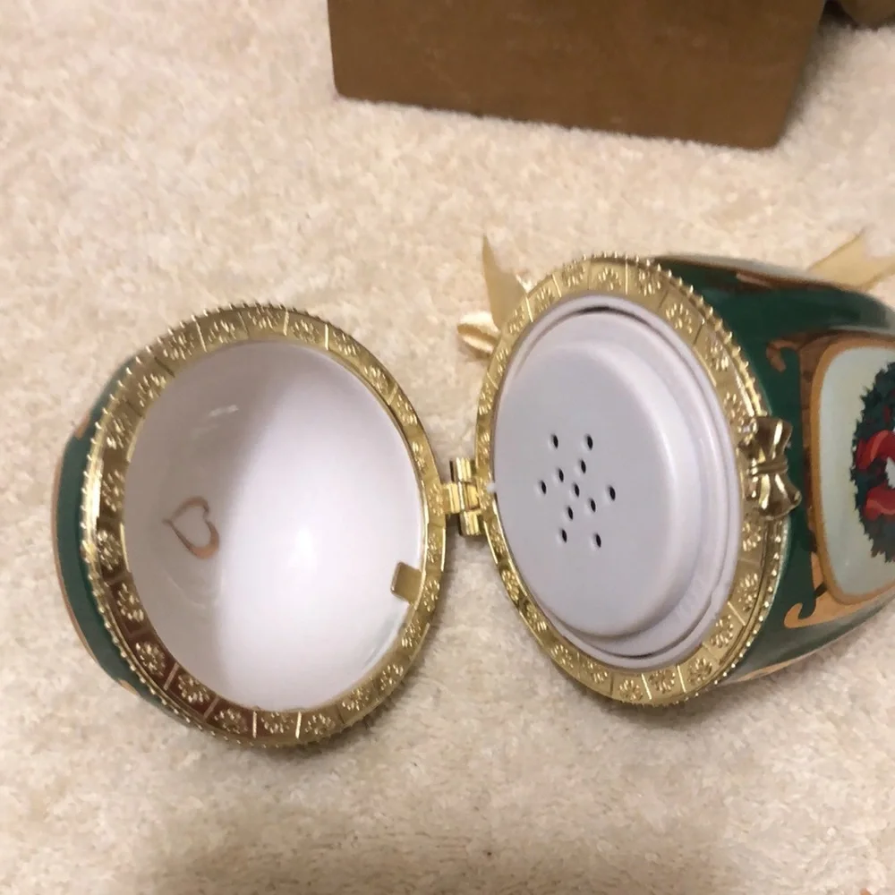 Mr Christmas Valerie Parr Hill Musical Ornament/Trinket Box Wreath 5x3.5”